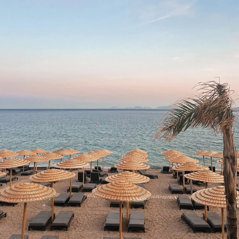 Υλικό: Αποφλοιωμένη λυγαριά με σχοινί seagrass (ομπρέλα)